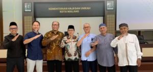 Kepala Kantor Kemenhaj kota Malang Berfoto bersama Pengurus dan Pembina Yayasan BIMIS